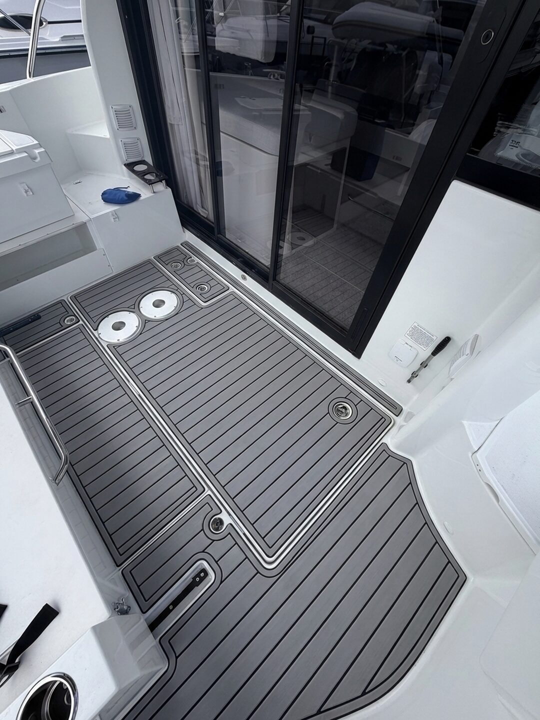 Customer boat deck with a finished gray marine flooring visualization